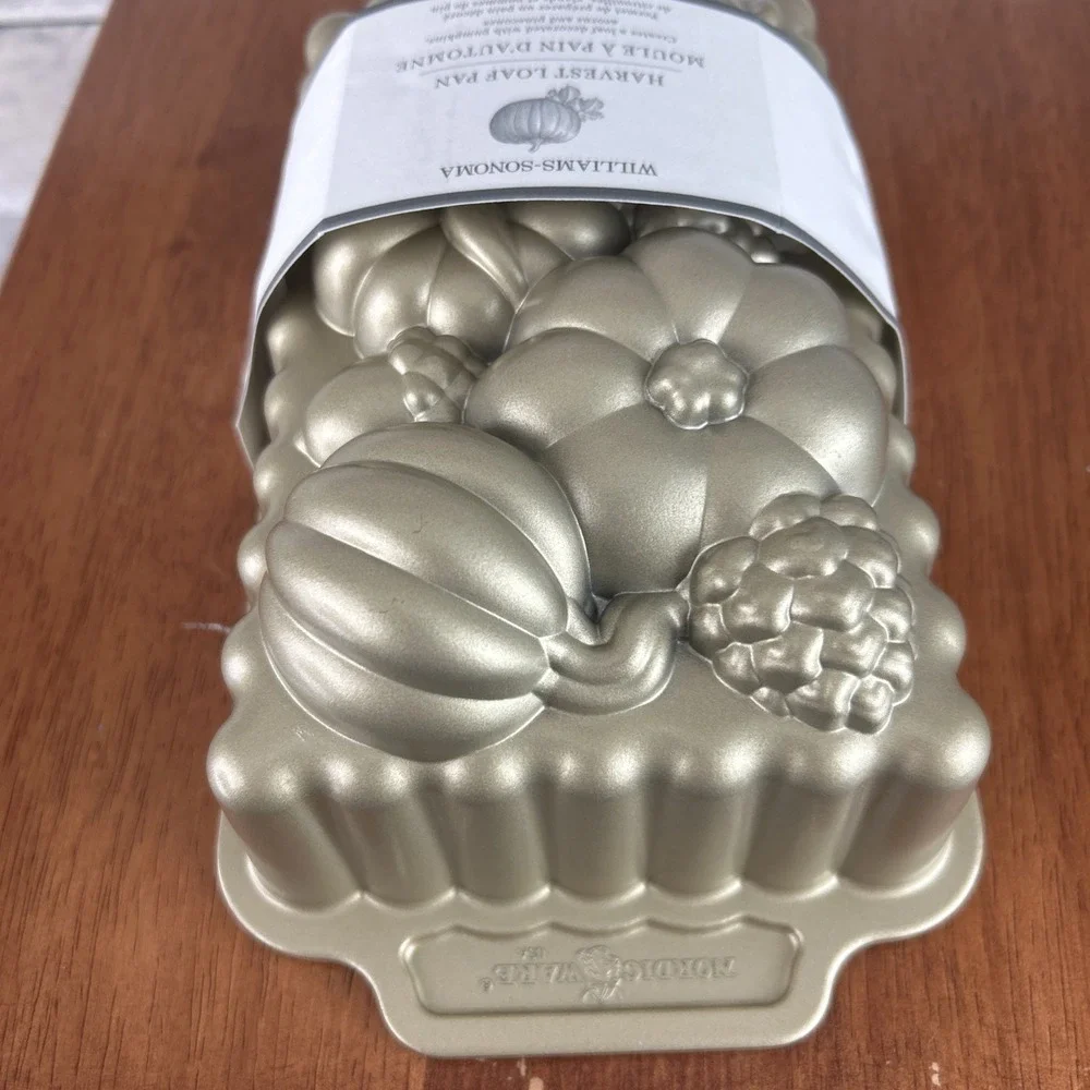 Nordic Ware Pumpkin Harvest Loaf Pan ~ 6 Cups 1.4 Liters Mold